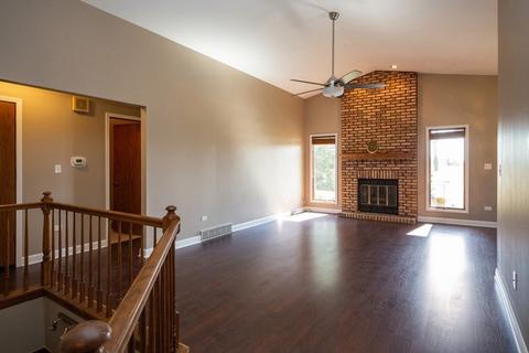 1630 Pebble Beach Dr, Hoffman Estates, IL 60169 photo 3