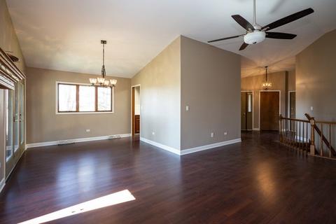 1630 Pebble Beach Dr, Hoffman Estates, IL 60169 photo 4