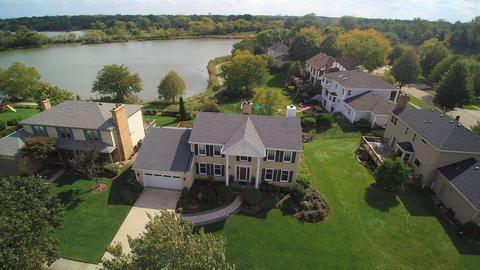 3785 Bordeaux Dr, Hoffman Estates, IL 60192 photo 2