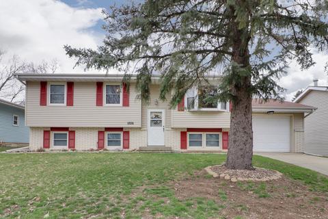 1826 Hoover Dr, Normal, IL 61761 photo 1