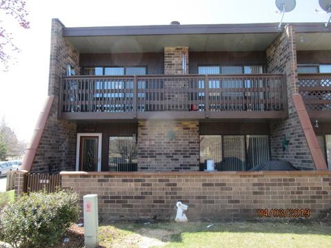 905 Kenneth Cir, Elgin, IL 60120 photo 2