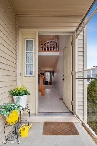 1122 E Treeline Dr, Lockport, IL 60441 photo 2