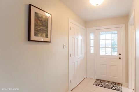 928 Valley Stream Dr, Wheeling, IL 60090 photo 2