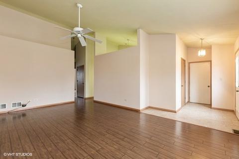 358 Chaparral Cir, Elgin, IL 60120 photo 3