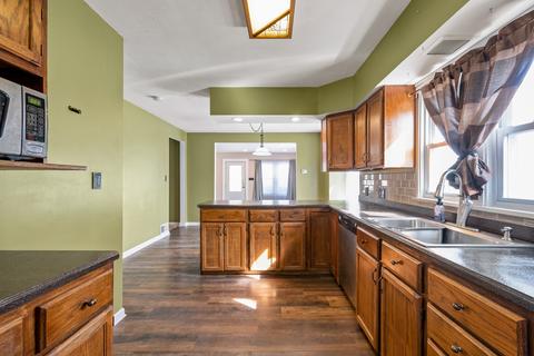 605 Forest Ave, Aurora, IL 60505 photo 7