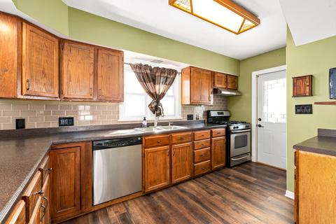 605 Forest Ave, Aurora, IL 60505 photo 8
