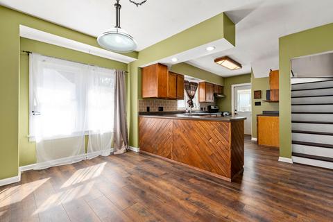 605 Forest Ave, Aurora, IL 60505 photo 6
