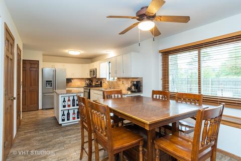 400 Regency Ct, Aurora, IL 60504 photo 4