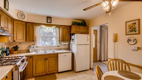 452 Pinecroft Dr, Roselle, IL 60172 photo 7