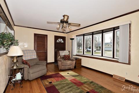 413 N Kent Rd, Mchenry, IL 60051 photo 2