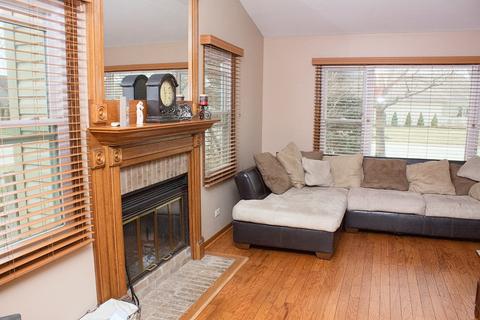 570 Trinity Ter, Elgin, IL 60123 photo 4