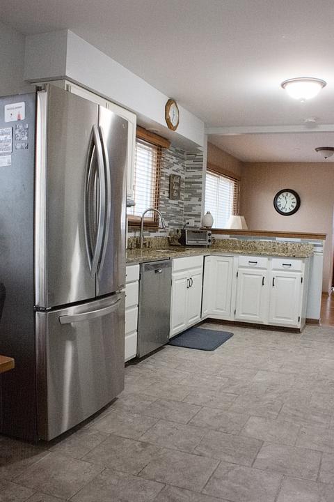 570 Trinity Ter, Elgin, IL 60123 photo 12