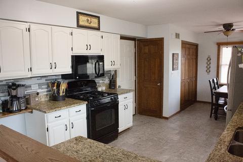 570 Trinity Ter, Elgin, IL 60123 photo 15