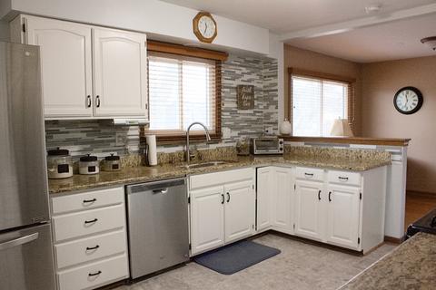 570 Trinity Ter, Elgin, IL 60123 photo 13
