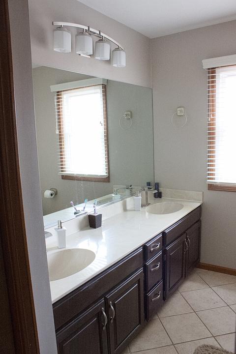 570 Trinity Ter, Elgin, IL 60123 photo 23