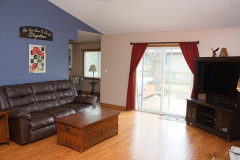 570 Trinity Ter, Elgin, IL 60123 photo 8