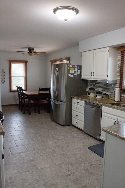 570 Trinity Ter, Elgin, IL 60123 photo 17
