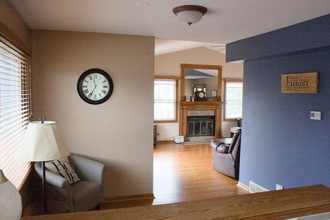 570 Trinity Ter, Elgin, IL 60123 photo 9