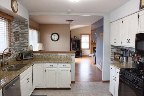 570 Trinity Ter, Elgin, IL 60123 photo 14