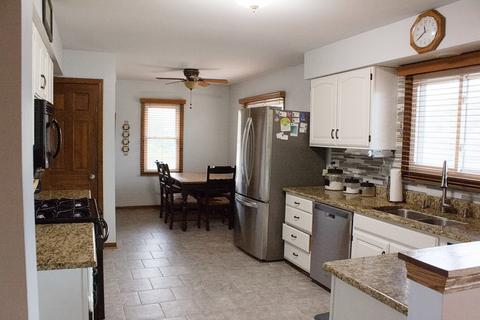 570 Trinity Ter, Elgin, IL 60123 photo 16