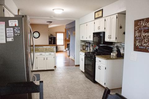 570 Trinity Ter, Elgin, IL 60123 photo 11