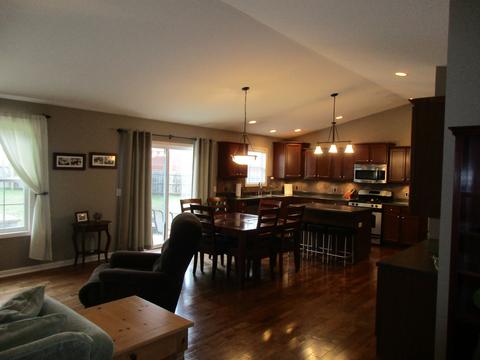 1045 Duck Horn Dr, Normal, IL 61761 photo 4