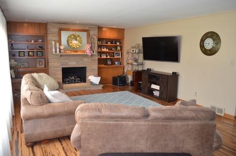 524 Meyer Ct, Aurora, IL 60506 photo 4