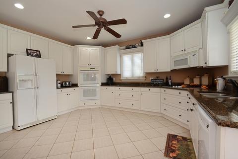 5570 E Bay View Dr, Morris, IL 60450 photo 11