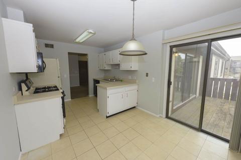 1546 Heather Ct #A2, Wheeling, IL 60090 photo 3