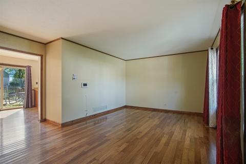 1187 Independence Dr, Bartlett, IL 60103 photo 2