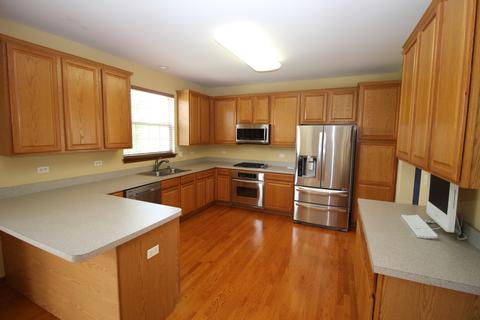 369 Sterling Cir, Cary, IL 60013 photo 4