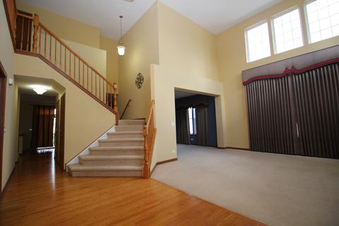 369 Sterling Cir, Cary, IL 60013 photo 3