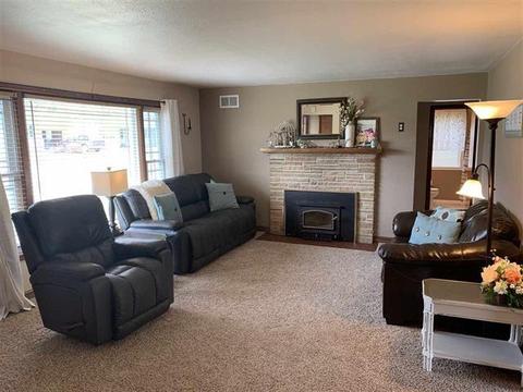 612 E Colden St, Polo, IL 61064 photo 4