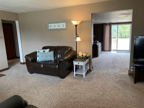 612 E Colden St, Polo, IL 61064 photo 7