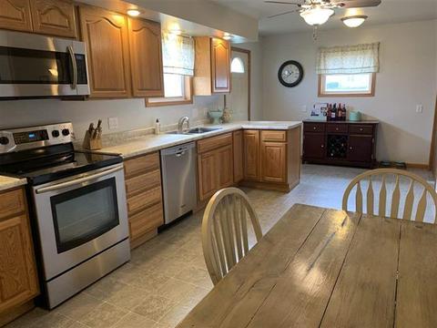 612 E Colden St, Polo, IL 61064 photo 2