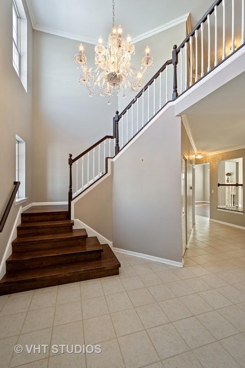 5307 Galloway Dr, Hoffman Estates, IL 60192 photo 2