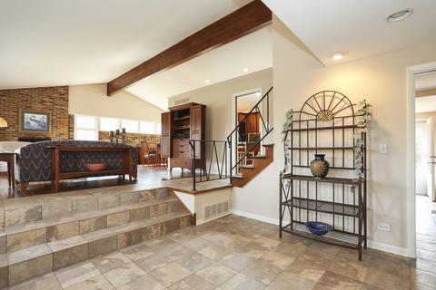 1528 Wadsworth Rd, Wheaton, IL 60189 photo 3