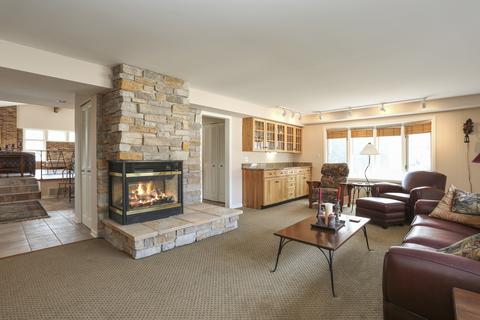 1528 Wadsworth Rd, Wheaton, IL 60189 photo 9