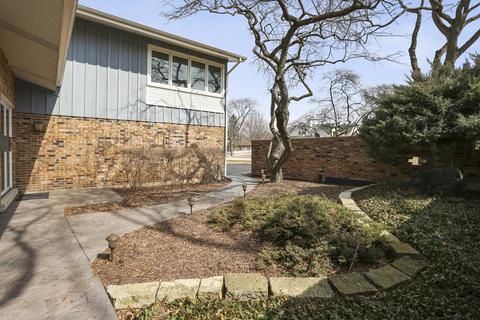 1528 Wadsworth Rd, Wheaton, IL 60189 photo 2