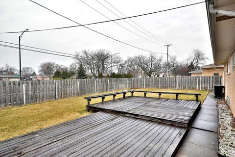 8108 W Memory Ln, Chicago, IL 60656 photo 32