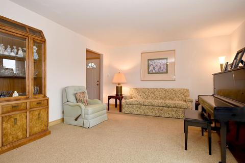 8108 W Memory Ln, Chicago, IL 60656 photo 2