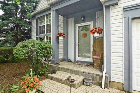 1330 S Highgoal Dr, Wheeling, IL 60090 photo 2