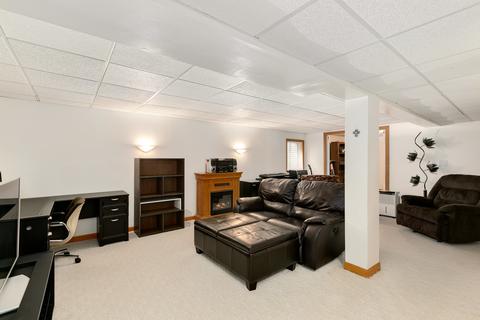 2045 Pointe Blvd, Aurora, IL 60504 photo 4