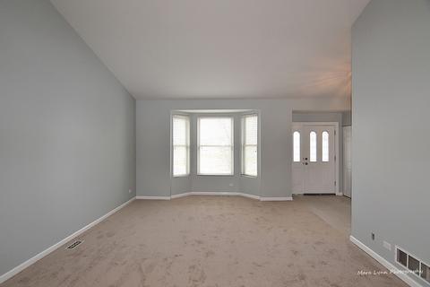 2211 Clipper Ct, Elgin, IL 60123 photo 6