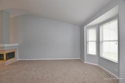 2211 Clipper Ct, Elgin, IL 60123 photo 5