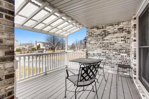 666 Stuart Dr, Carol Stream, IL 60188 photo 2