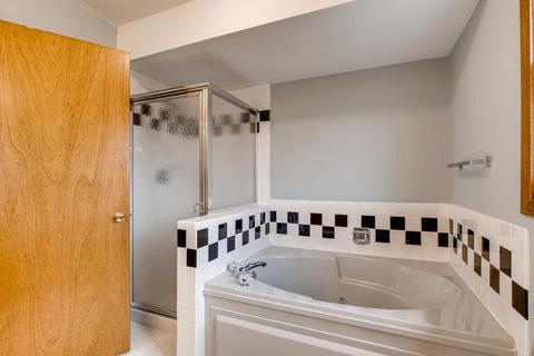 666 Stuart Dr, Carol Stream, IL 60188 photo 13