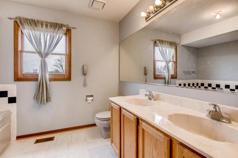 666 Stuart Dr, Carol Stream, IL 60188 photo 14
