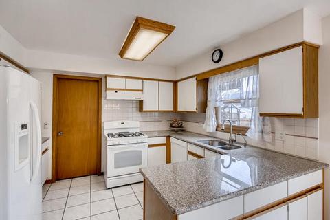 666 Stuart Dr, Carol Stream, IL 60188 photo 7