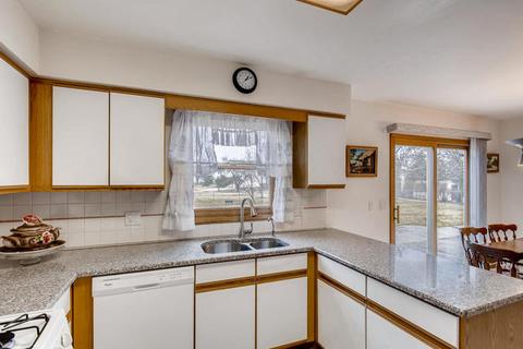 666 Stuart Dr, Carol Stream, IL 60188 photo 8